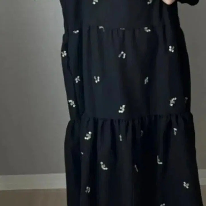 [BUNJANG] Black Floral Embroidered Ruffle Long Dress / 블랙 플라워 자수 캉캉 롱 원피스(새상품)