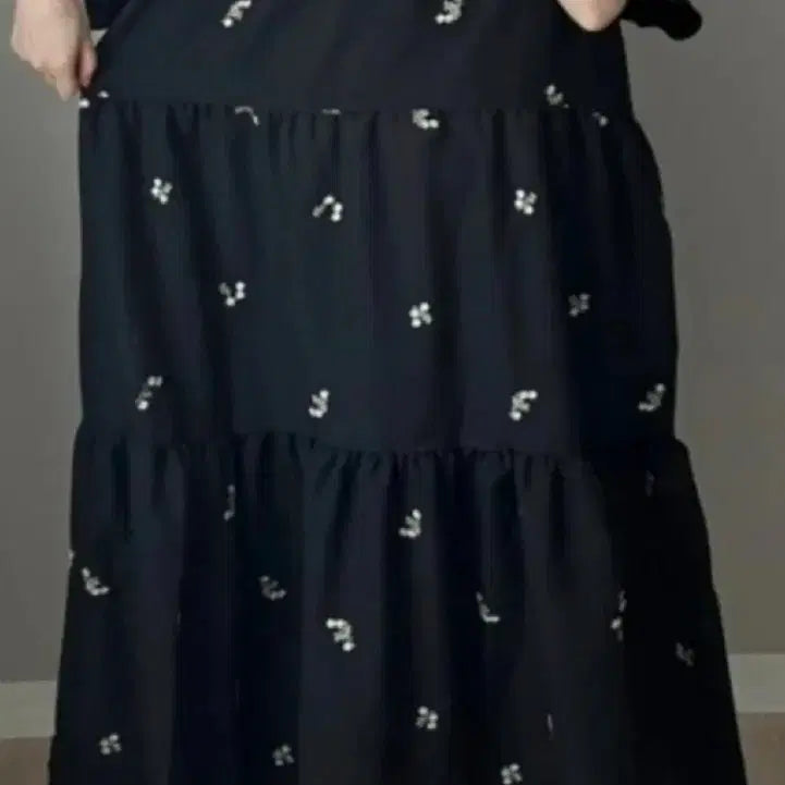 [BUNJANG] Black Floral Embroidered Ruffle Long Dress / 블랙 플라워 자수 캉캉 롱 원피스(새상품)