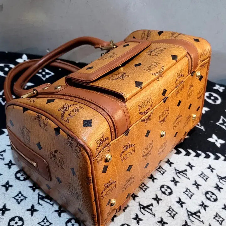 [BUNJANG] MCM Visetos Cognac Boston Tote Bag / 정품 MCM 비세토스 꼬냑 보스턴 토트백