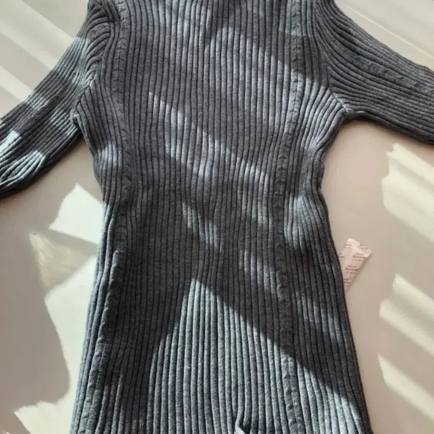 [BUNJANG] Gray Ribbed Knit Sweater with Frill Detail / 그레이 러블리 니트 새상품