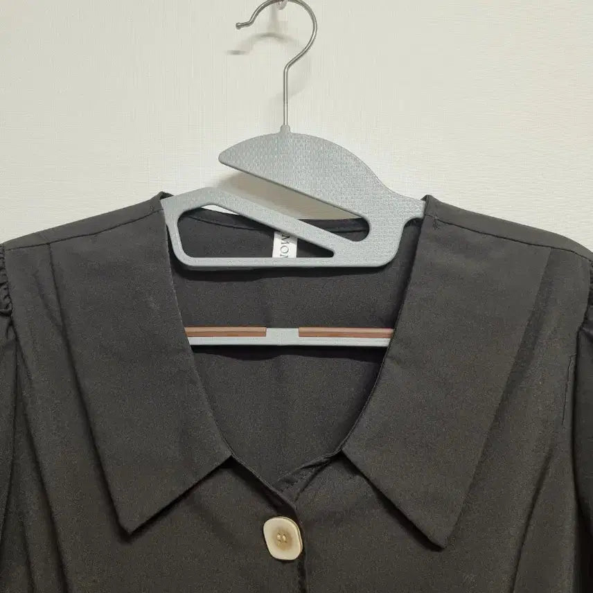 [BUNJANG] Vintage Black Puff Sleeve Cropped Blouse with Ribbon Tie / 빈티지 블랙 퍼프 크롭 블라우스 리본 묶음