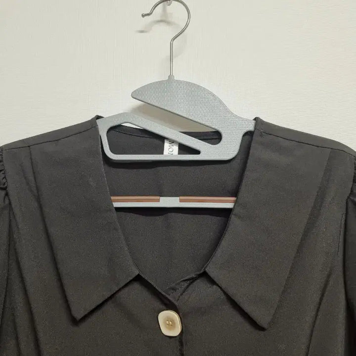 [BUNJANG] Vintage Black Puff Sleeve Cropped Blouse with Ribbon Tie / 빈티지 블랙 퍼프 크롭 블라우스 리본 묶음