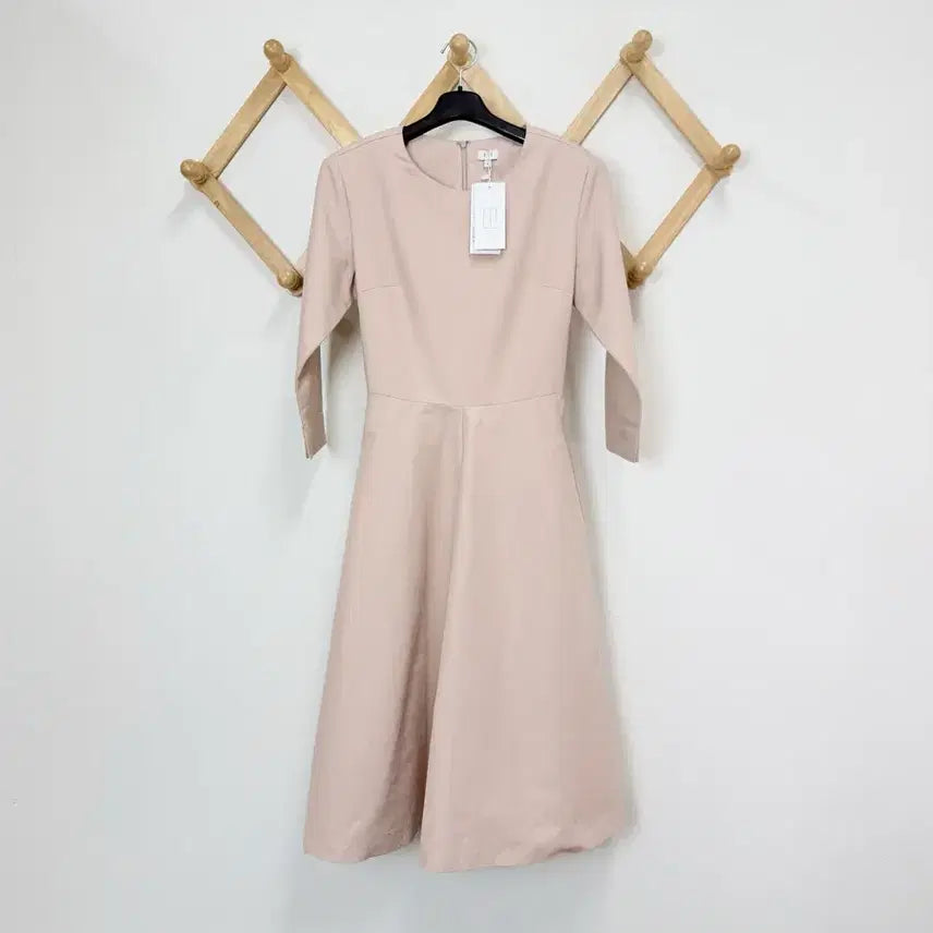 [BUNJANG] Sienne Lady Round Cutout Dress / 새상품 시에 레이디 라운드 컷아웃 원피스
