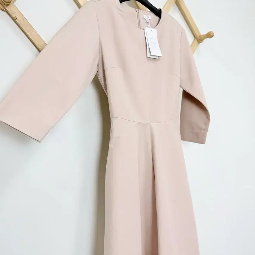 [BUNJANG] Sienne Lady Round Cutout Dress / 새상품 시에 레이디 라운드 컷아웃 원피스