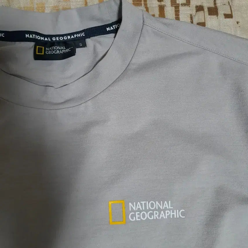 [BUNJANG] National Geographic Gray T-shirt (S) / 내셔널지오그래픽 반팔티셔츠 그레이 S