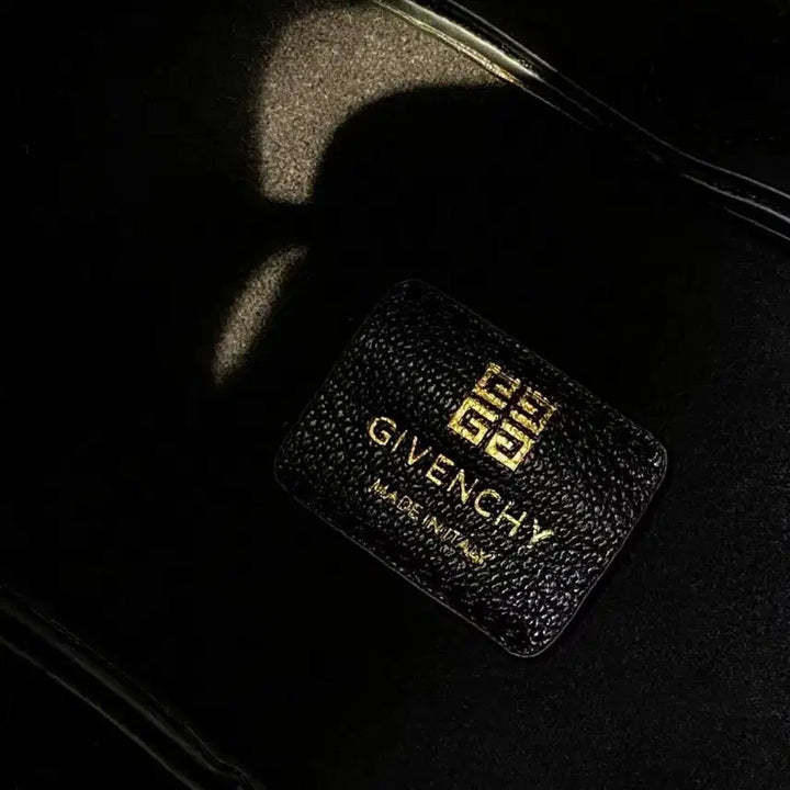 [BUNJANG] Givenchy Clutch Handbag / 지방시 핸드백 클러치백