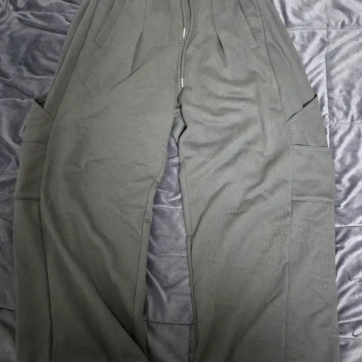 [BUNJANG] dnsr Side Pintuck Cargo Sweatpants Charcoal / [m] dnsr 사이드 핀턱 카고 스웨트 팬츠 차콜