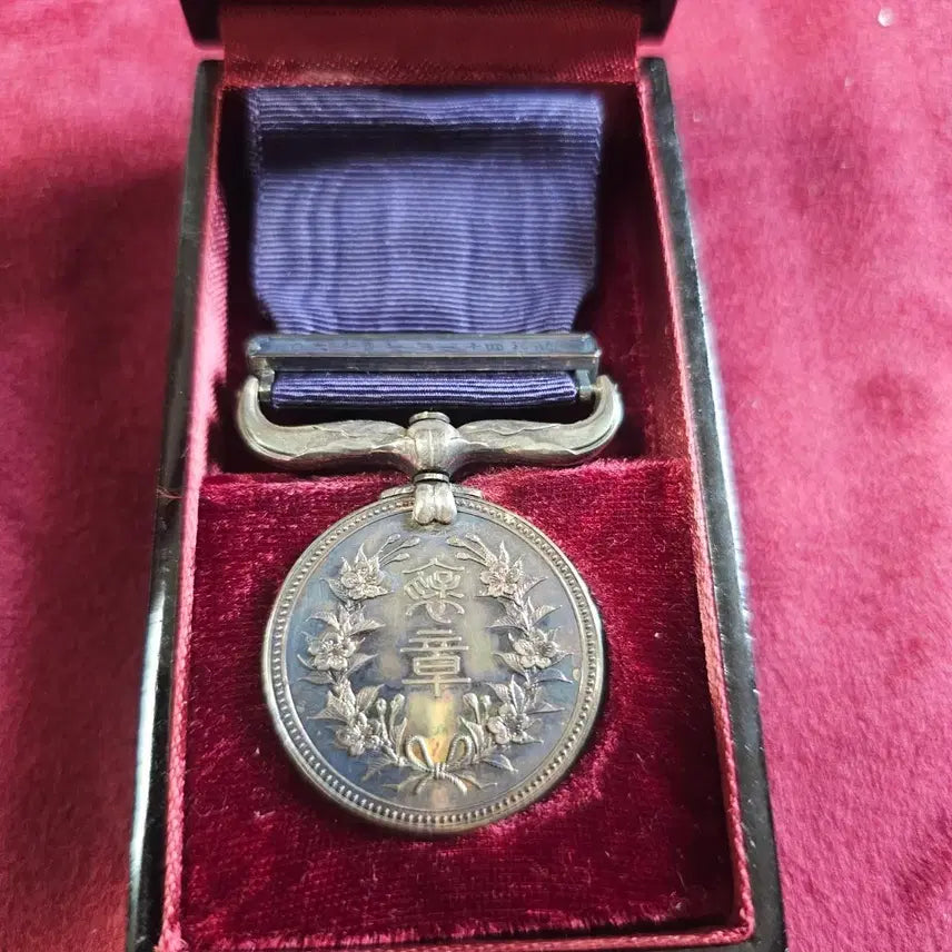 [BUNJANG] Japanese Purple Ribbon Medal / 일본 자수포장. (훈장)