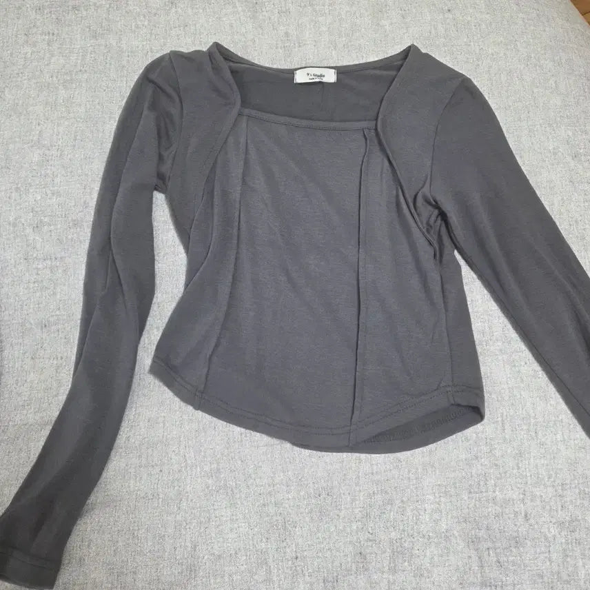 [SOLD OUT] 여성 차콜 크롭 티셔츠