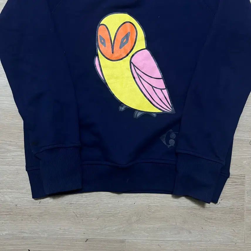 [SOLD OUT] 럭키슈에뜨 여성 빅프린팅 맨투맨 티셔츠 [네이비] S/90