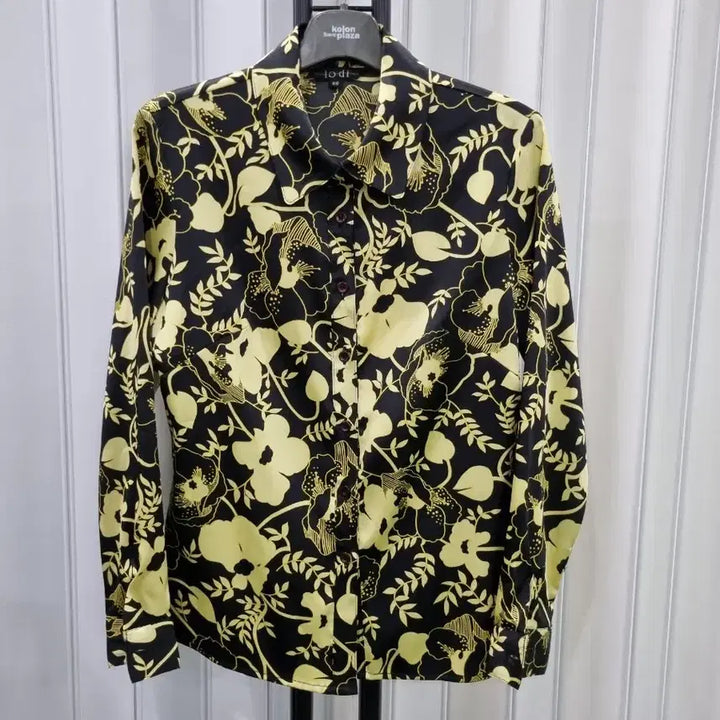[SOLD OUT] Iodi 블랙 플라워 패턴 셔츠