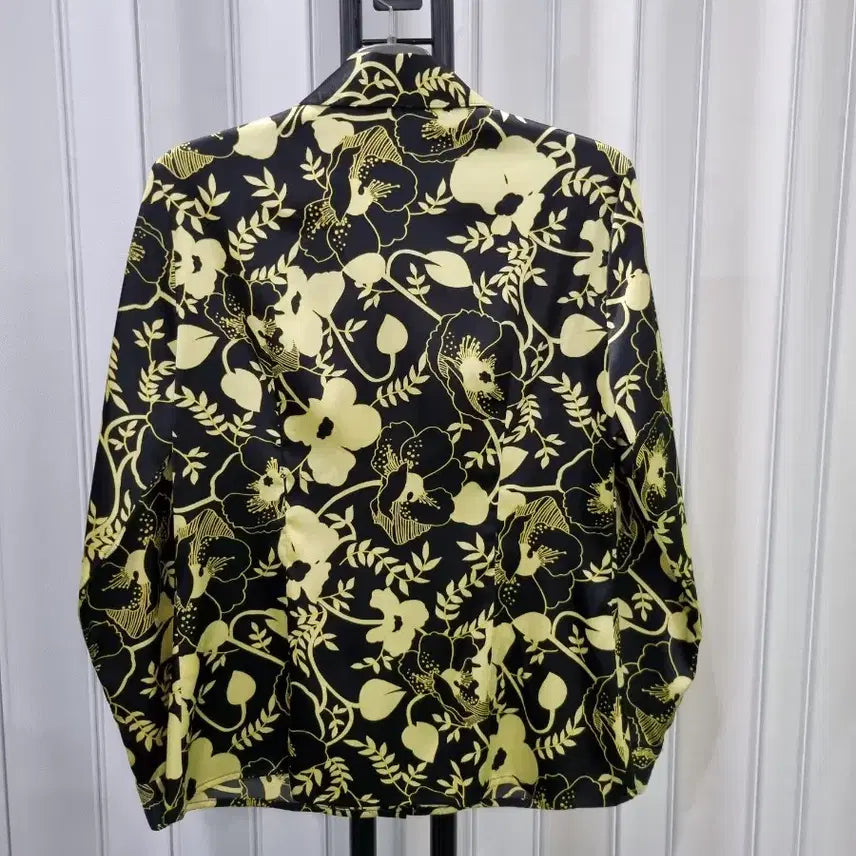 [SOLD OUT] Iodi 블랙 플라워 패턴 셔츠