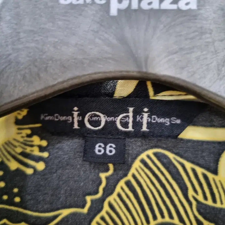 [SOLD OUT] Iodi 블랙 플라워 패턴 셔츠