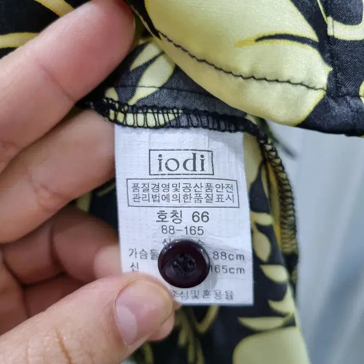 [SOLD OUT] Iodi 블랙 플라워 패턴 셔츠