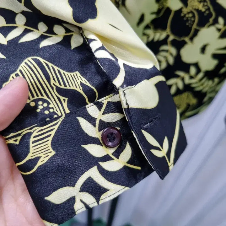 [SOLD OUT] Iodi 블랙 플라워 패턴 셔츠