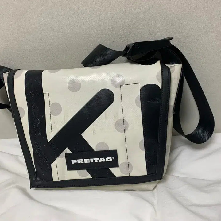 [SOLD OUT] 프라이탁 라씨 땡땡이_실사용5회미만_25만원