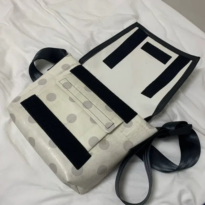 [SOLD OUT] 프라이탁 라씨 땡땡이_실사용5회미만_25만원