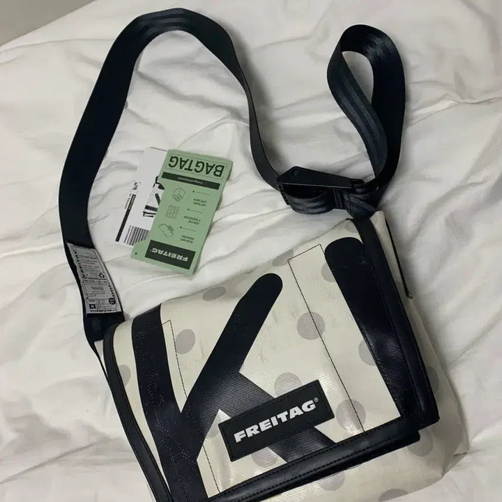 [SOLD OUT] 프라이탁 라씨 땡땡이_실사용5회미만_25만원