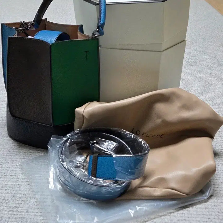 [BUNJANG] Loeuvre Sac de Lumiere Tote Bag / 루에브르 가방 삭드 루미에르 토트백 버킷백 아페쎄 미닛뮤트 미우미우