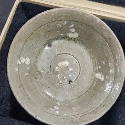 [BUNJANG] Goryeo Dynasty Celadon Plate with Chrysanthemum Pattern / 고려시대 국화문 청자 출토품(진품)