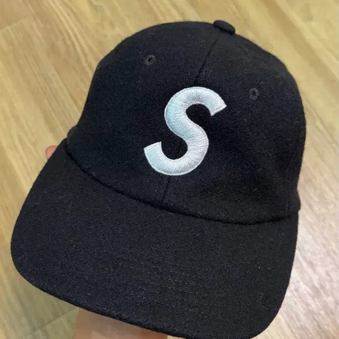 [BUNJANG] Supreme S Logo 6-Panel Cap Black / 슈프림 울 S 로고 6-패널 캡 블랙 - 15FW
