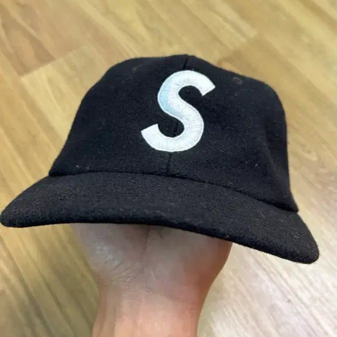 [BUNJANG] Supreme S Logo 6-Panel Cap Black / 슈프림 울 S 로고 6-패널 캡 블랙 - 15FW