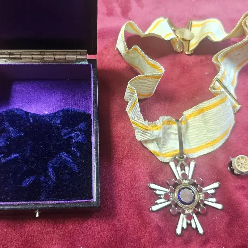 [BUNJANG] Japanese Order of the Sacred Treasure, 3rd Class Full Set / 일본 서보장 훈장 (훈3등, 풀세트)