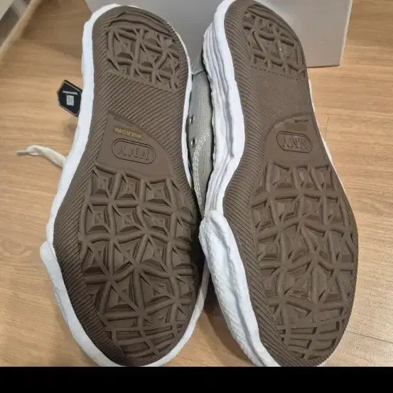 [BUNJANG] Maison Mihara Yasuhiro Peterson Sneakers (Size 39) / (새상품) 메종 미하라 야스히로 피터슨 스니커즈 (39사이즈)