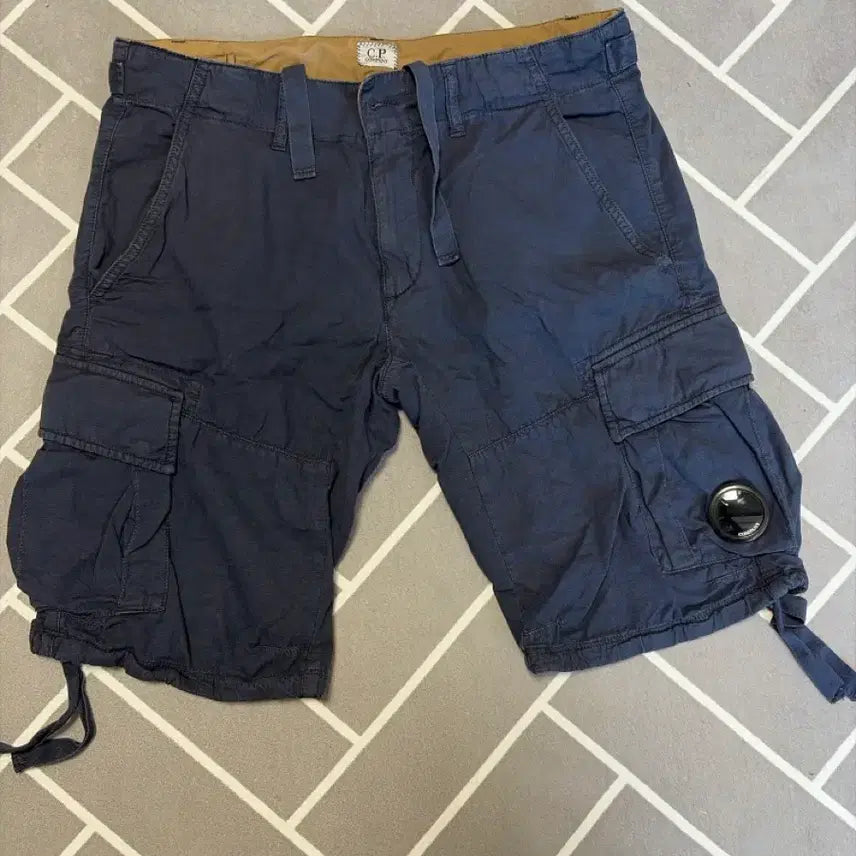 [SOLD OUT] C.P. Company 네이비 카고 반바지