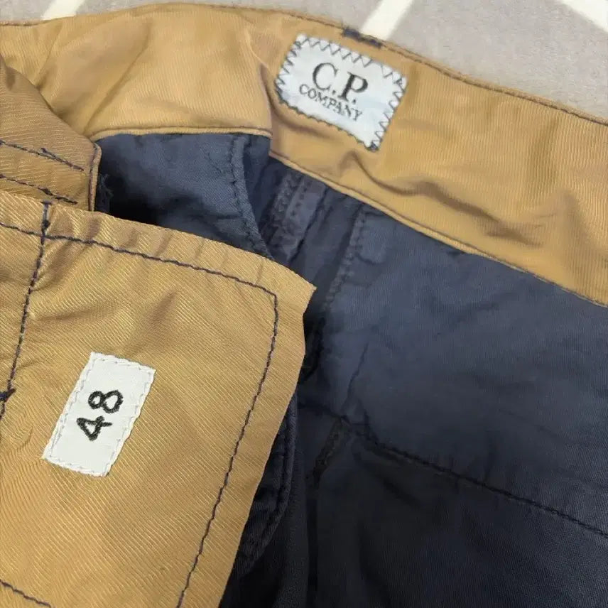 [SOLD OUT] C.P. Company 네이비 카고 반바지