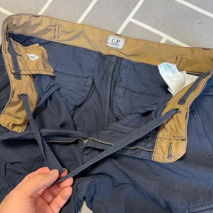 [SOLD OUT] C.P. Company 네이비 카고 반바지