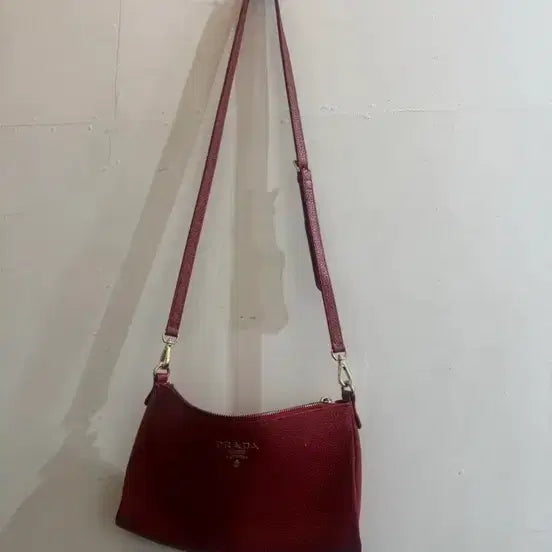 [BUNJANG] Prada Leather Shoulder Bag Red / 프라다 가죽 숄더백 레드