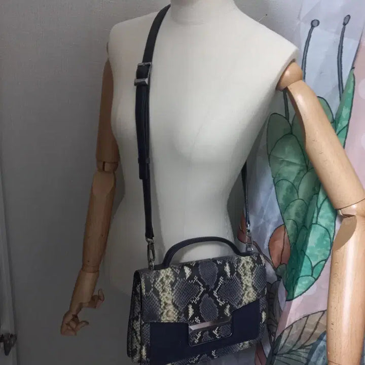 [BUNJANG] Decke New Leslie Python Shoulder Bag / 덱케 뉴 레슬리. 파이톤. 숄더백 겸 크로스백