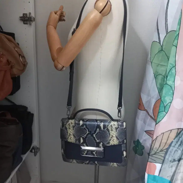 [BUNJANG] Decke New Leslie Python Shoulder Bag / 덱케 뉴 레슬리. 파이톤. 숄더백 겸 크로스백