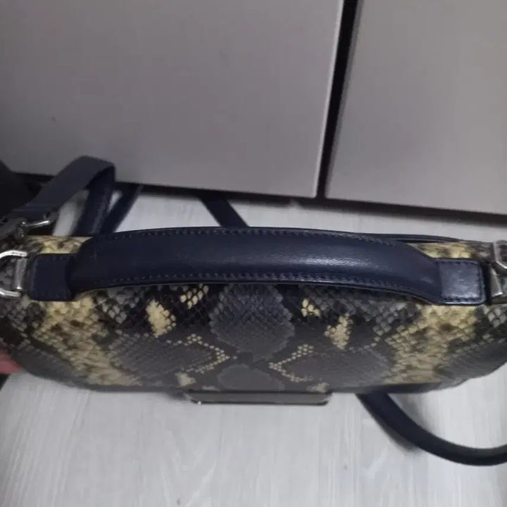 [BUNJANG] Decke New Leslie Python Shoulder Bag / 덱케 뉴 레슬리. 파이톤. 숄더백 겸 크로스백
