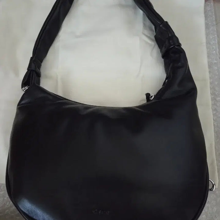 [BUNJANG] Oryany Veca Shoulder Bag Lambskin / 오야니 베카 숄더백 양가죽