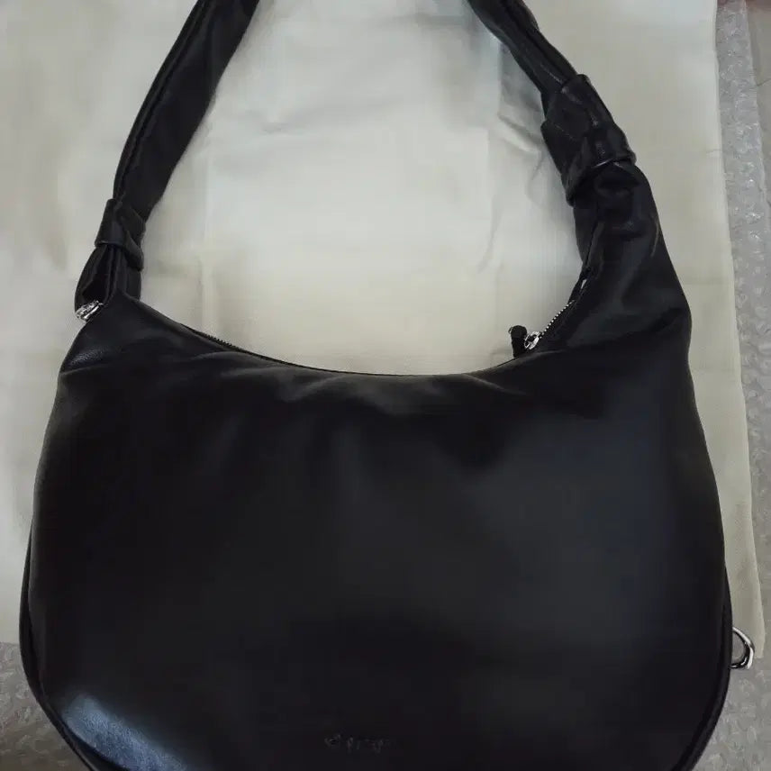 [BUNJANG] Oryany Veca Shoulder Bag Lambskin / 오야니 베카 숄더백 양가죽