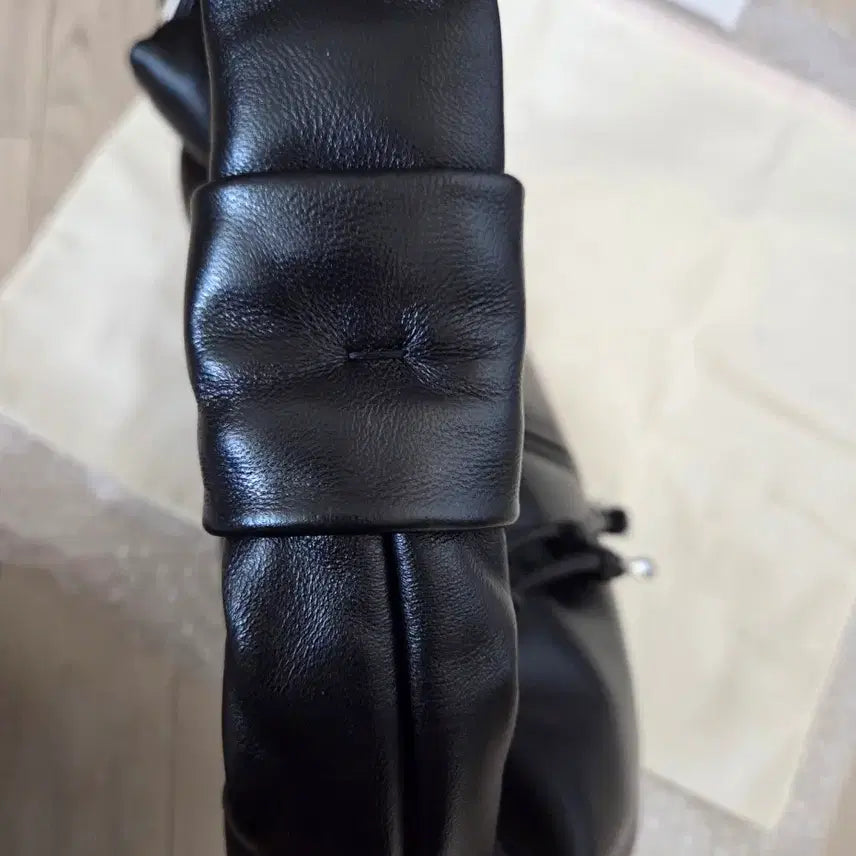 [BUNJANG] Oryany Veca Shoulder Bag Lambskin / 오야니 베카 숄더백 양가죽
