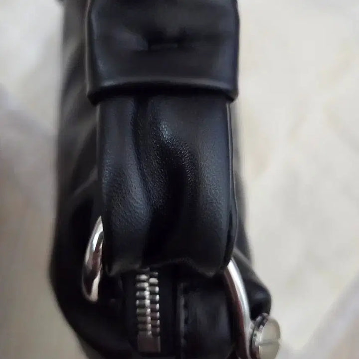 [BUNJANG] Oryany Veca Shoulder Bag Lambskin / 오야니 베카 숄더백 양가죽