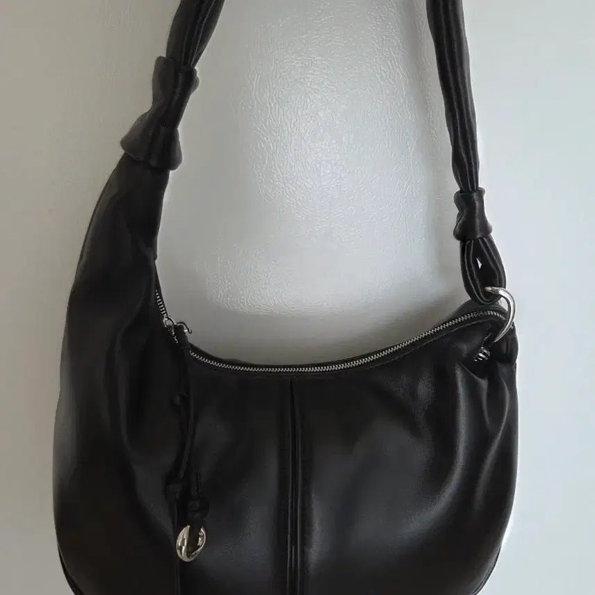 [BUNJANG] Oryany Veca Shoulder Bag Lambskin / 오야니 베카 숄더백 양가죽