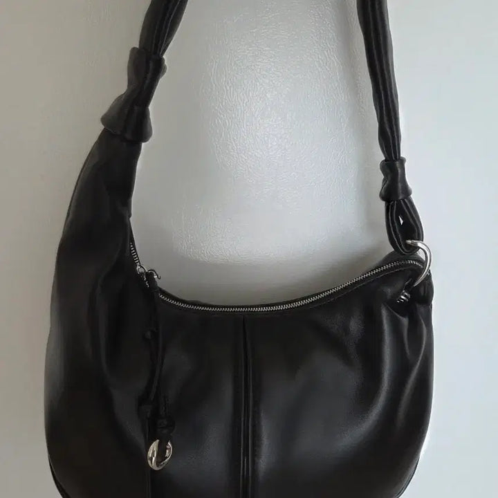 [BUNJANG] Oryany Veca Shoulder Bag Lambskin / 오야니 베카 숄더백 양가죽