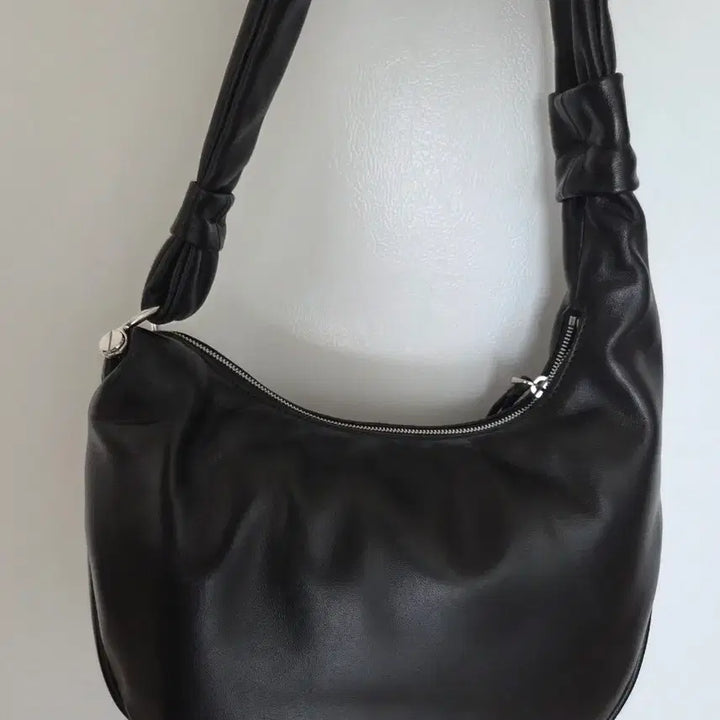 [BUNJANG] Oryany Veca Shoulder Bag Lambskin / 오야니 베카 숄더백 양가죽