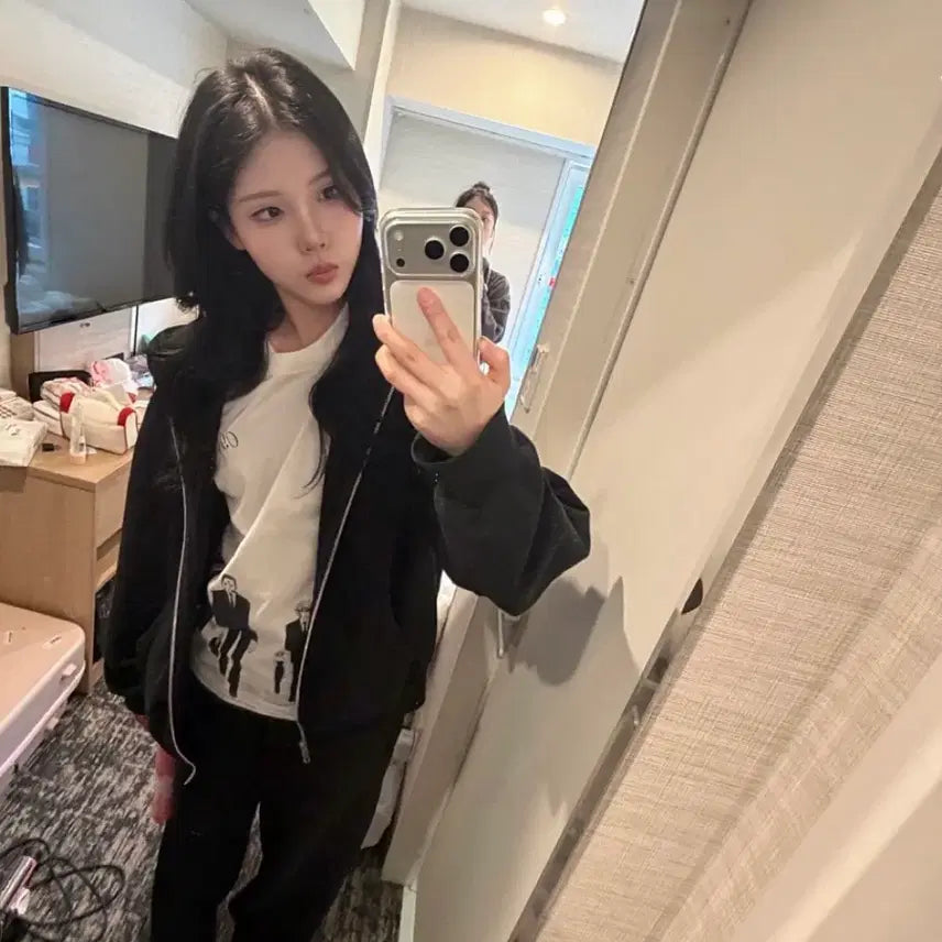 [BUNJANG] Uniqlo Hunter x Hunter White T-shirt / UT 유니클로 헌터x헌터 흰색 티셔츠