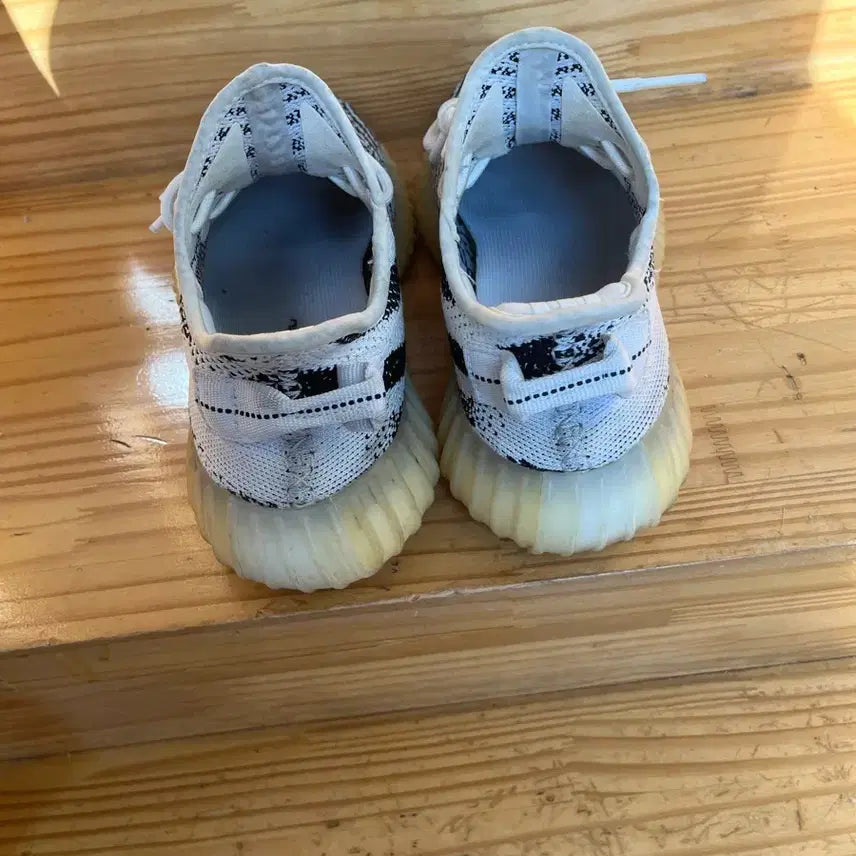 [BUNJANG] Adidas Yeezy Boost Zebra Sneakers / 아디다스 이지부스트 지브라