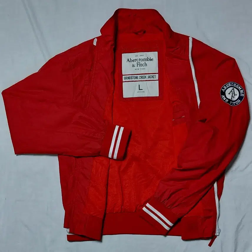 [BUNJANG] Abercrombie &amp; Fitch Vintage Patch Windbreaker (Red) / [L] 아베크롬비 &amp; 피치 빈티지 패치 윈드브레이커 (레드)