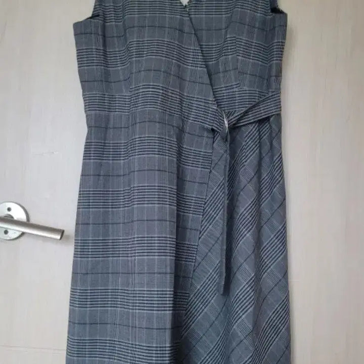 [BUNJANG] Miso Wrap Style Sleeveless Dress / 거의새거 랩 스타일 민소매 원피스