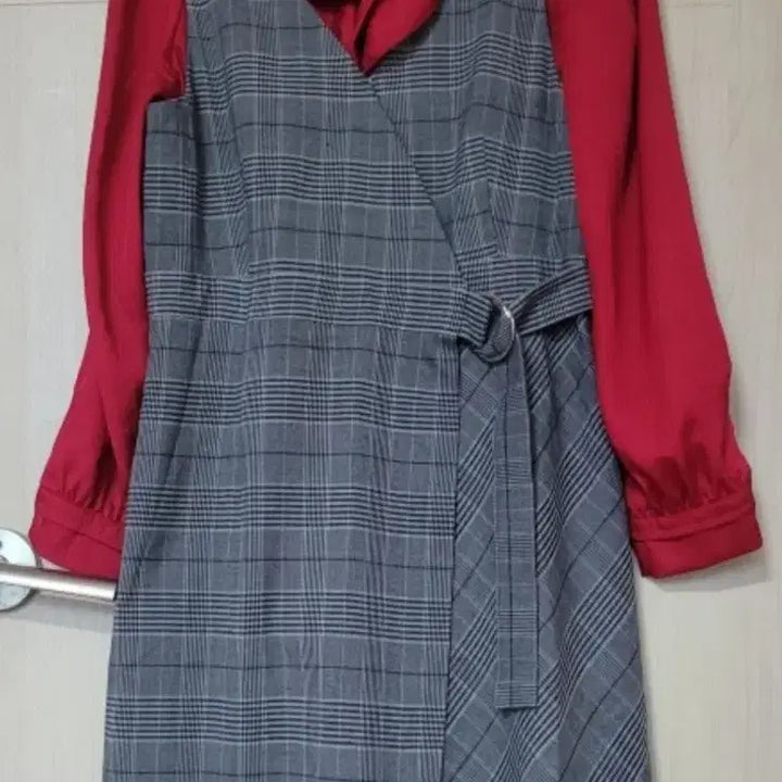 [BUNJANG] Miso Wrap Style Sleeveless Dress / 거의새거 랩 스타일 민소매 원피스