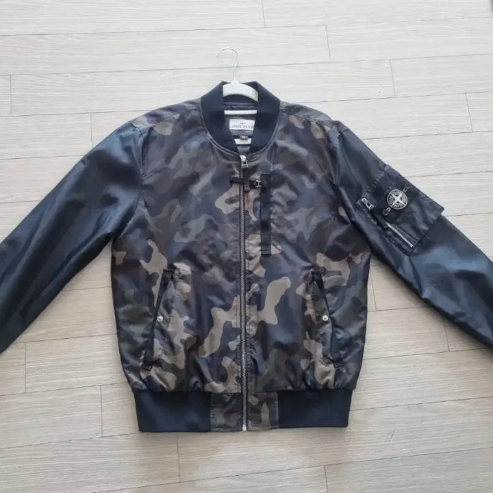 [SOLD OUT] [희귀] 스톤아일랜드 13FW 나일론 메탈 카모 포봄버 자켓 (5915J
