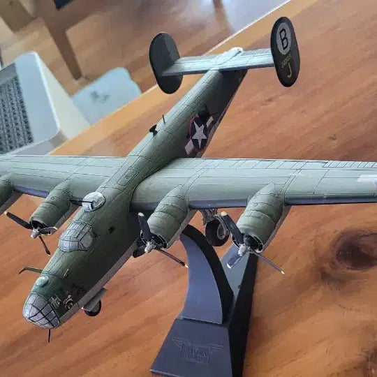 [BUNJANG] CORGI 1/72 Scale B-24 Liberator Full Diecast Model / CORGI 사  1/72 B-24 liberator 풀 다이캐스트 모형