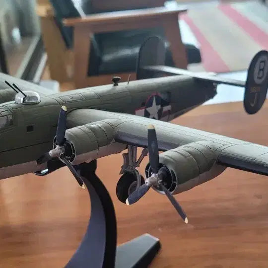 [BUNJANG] CORGI 1/72 Scale B-24 Liberator Full Diecast Model / CORGI 사  1/72 B-24 liberator 풀 다이캐스트 모형